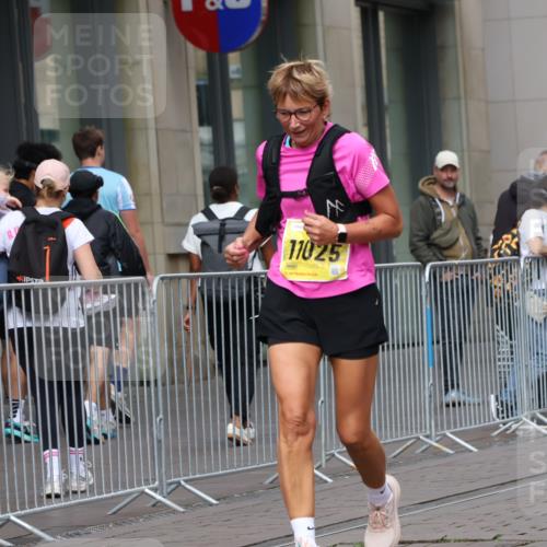 13.09.2026 - 21. swb-Marathon Bremen Strokosch-Dieckow http://msf.ph/oto/10365848 13.09.2026 11:30:17 Ziel 10650, 11025, 11195, 12535 meine-sportfotos.de
