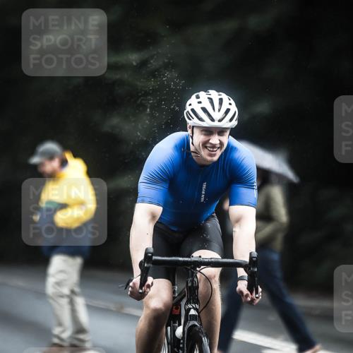 13.09.2026 - Stadtparktriathlon H.Heesch http://msf.ph/oto/10365849 13.09.2026 13:14:17 Radfahren 1343, 1344, 1353, 1406 meine-sportfotos.de
