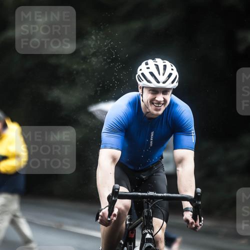 13.09.2026 - Stadtparktriathlon H.Heesch http://msf.ph/oto/10365858 13.09.2026 13:14:17 Radfahren 1343, 1344, 1353, 1406 meine-sportfotos.de