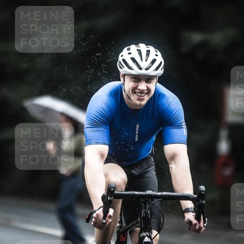 13.09.2026 - Stadtparktriathlon H.Heesch http://msf.ph/oto/10365869 13.09.2026 13:14:17 Radfahren 1343, 1344, 1353, 1406 meine-sportfotos.de