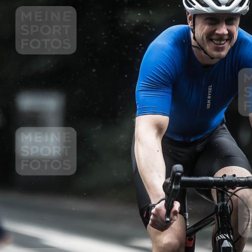13.09.2026 - Stadtparktriathlon H.Heesch http://msf.ph/oto/10365879 13.09.2026 13:14:17 Radfahren 1343, 1344, 1353, 1406 meine-sportfotos.de