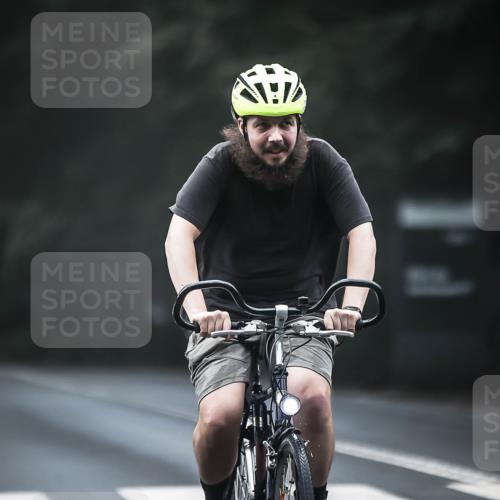 13.09.2026 - Stadtparktriathlon H.Heesch http://msf.ph/oto/10365905 13.09.2026 10:13:02 Radfahren 310, 336 meine-sportfotos.de