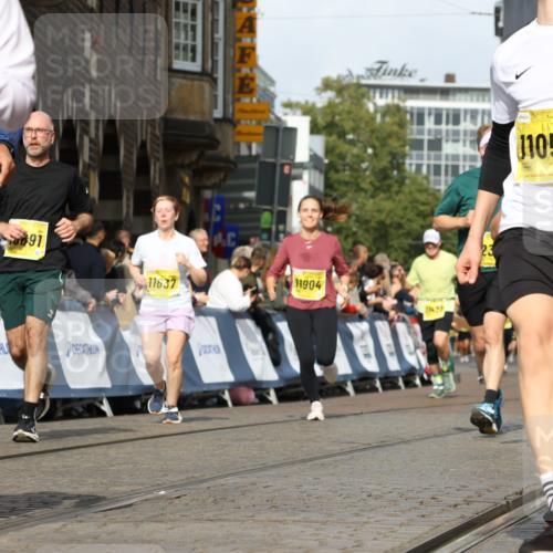 13.09.2026 - 21. swb-Marathon Bremen Strokosch-Dieckow http://msf.ph/oto/10365911 13.09.2026 10:59:59 Ziel 10147, 10236, 10355, 10669, 10745, 10928, 10929, 11056, 11089, 11151, 11194, 11207, 11419, 11501, 11519, 11594, 11803, 12138, 12295, 12480, 12481, 12527, 10758, 11016, 11071, 11158, 11159, 11160, 11259, 11453, 11524, 11525, 11528, 11587, 11588, 11589, 11907, 12123, 12274, 12352 meine-sportfotos.de