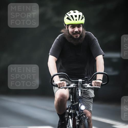 13.09.2026 - Stadtparktriathlon H.Heesch http://msf.ph/oto/10365912 13.09.2026 10:13:02 Radfahren 310, 336 meine-sportfotos.de