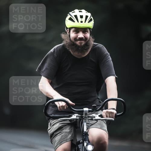 13.09.2026 - Stadtparktriathlon H.Heesch http://msf.ph/oto/10365929 13.09.2026 10:13:02 Radfahren 310, 336 meine-sportfotos.de