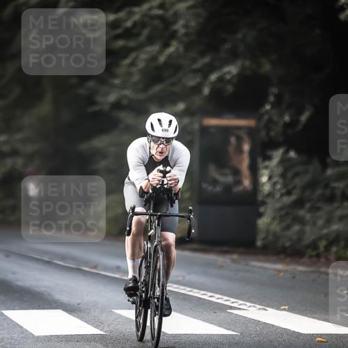 13.09.2026 - Stadtparktriathlon H.Heesch http://msf.ph/oto/10365987 13.09.2026 11:23:06 Radfahren 632, 634, 698, 732, 807 meine-sportfotos.de