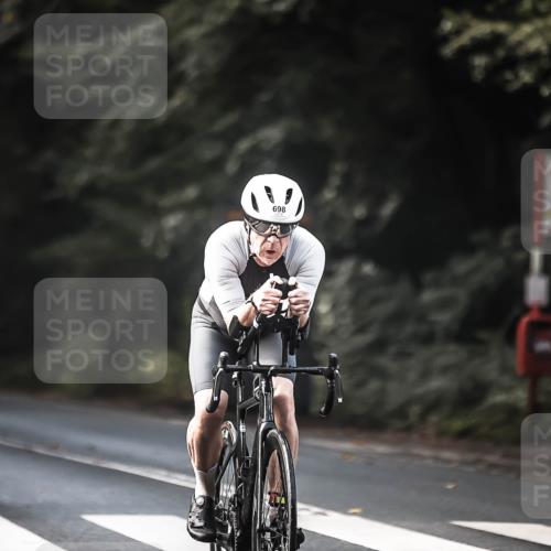 13.09.2026 - Stadtparktriathlon H.Heesch http://msf.ph/oto/10366008 13.09.2026 11:23:06 Radfahren 632, 634, 698, 732, 807 meine-sportfotos.de