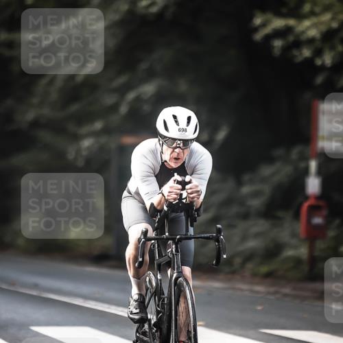 13.09.2026 - Stadtparktriathlon H.Heesch http://msf.ph/oto/10366012 13.09.2026 11:23:06 Radfahren 632, 634, 698, 732, 807 meine-sportfotos.de