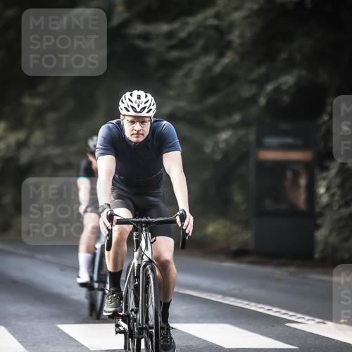 13.09.2026 - Stadtparktriathlon H.Heesch http://msf.ph/oto/10366037 13.09.2026 11:23:07 Radfahren 632, 634, 698, 807 meine-sportfotos.de