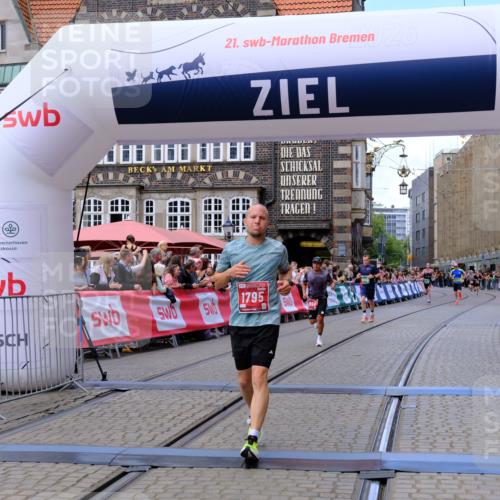 13.09.2026 - 21. swb-Marathon Bremen Tim E. http://msf.ph/oto/10366039 13.09.2026 13:03:31 Ziel 7206, 7478, 8028, 8756, 9200 meine-sportfotos.de