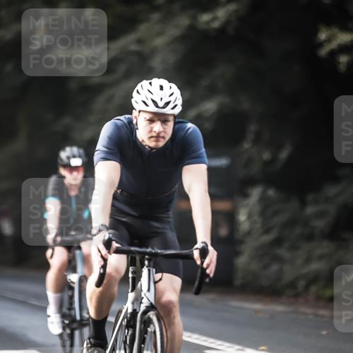 13.09.2026 - Stadtparktriathlon H.Heesch http://msf.ph/oto/10366061 13.09.2026 11:23:08 Radfahren 632, 634, 678, 698, 807 meine-sportfotos.de