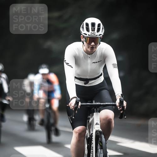 13.09.2026 - Stadtparktriathlon H.Heesch http://msf.ph/oto/10366166 13.09.2026 10:13:34 Radfahren 242, 290, 313, 321, 328 meine-sportfotos.de
