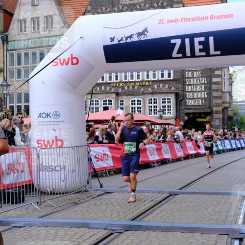 13.09.2026 - 21. swb-Marathon Bremen Tim E. http://msf.ph/oto/10366169 13.09.2026 13:03:35 Ziel 1372, 7206, 7478, 7715, 8028 meine-sportfotos.de