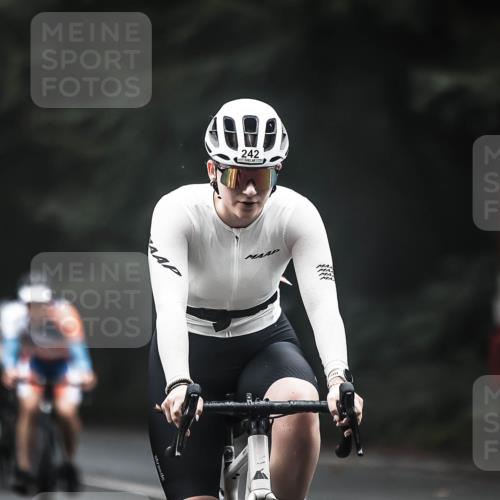 13.09.2026 - Stadtparktriathlon H.Heesch http://msf.ph/oto/10366172 13.09.2026 10:13:34 Radfahren 242, 290, 313, 321, 328 meine-sportfotos.de