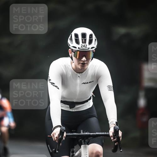 13.09.2026 - Stadtparktriathlon H.Heesch http://msf.ph/oto/10366180 13.09.2026 10:13:34 Radfahren 242, 290, 313, 321, 328 meine-sportfotos.de