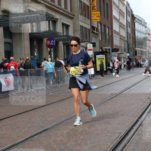 13.09.2026 - 21. swb-Marathon Bremen Strokosch-Dieckow http://msf.ph/oto/10366195 13.09.2026 11:30:30 Ziel 12535, 10650, 11025, 11195 meine-sportfotos.de