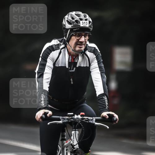 13.09.2026 - Stadtparktriathlon H.Heesch http://msf.ph/oto/10366239 13.09.2026 10:13:37 Radfahren 230, 242, 246, 290, 313, 319, 321, 328 meine-sportfotos.de