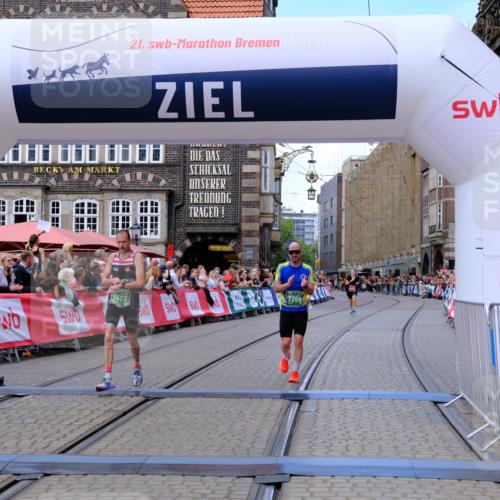13.09.2026 - 21. swb-Marathon Bremen Tim E. http://msf.ph/oto/10366242 13.09.2026 13:03:37 Ziel 1372, 7206, 7478, 7715, 8028 meine-sportfotos.de