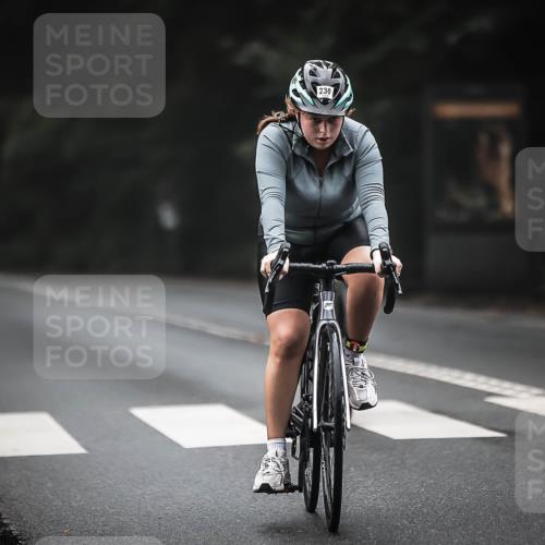 13.09.2026 - Stadtparktriathlon H.Heesch http://msf.ph/oto/10366270 13.09.2026 10:13:42 Radfahren 230, 246, 313, 319, 328 meine-sportfotos.de