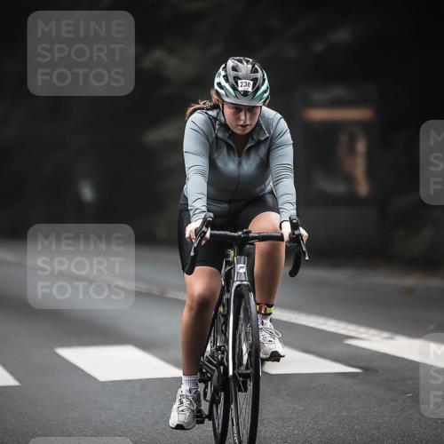 13.09.2026 - Stadtparktriathlon H.Heesch http://msf.ph/oto/10366274 13.09.2026 10:13:42 Radfahren 230, 246, 313, 319, 328 meine-sportfotos.de