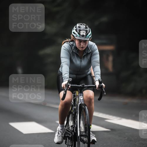 13.09.2026 - Stadtparktriathlon H.Heesch http://msf.ph/oto/10366282 13.09.2026 10:13:42 Radfahren 230, 246, 313, 319, 328 meine-sportfotos.de