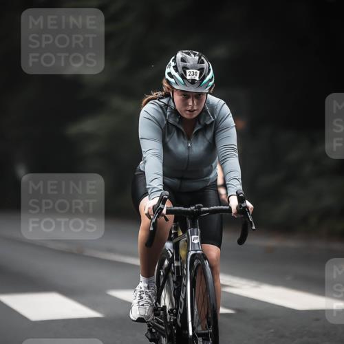 13.09.2026 - Stadtparktriathlon H.Heesch http://msf.ph/oto/10366288 13.09.2026 10:13:42 Radfahren 230, 246, 313, 319, 328 meine-sportfotos.de