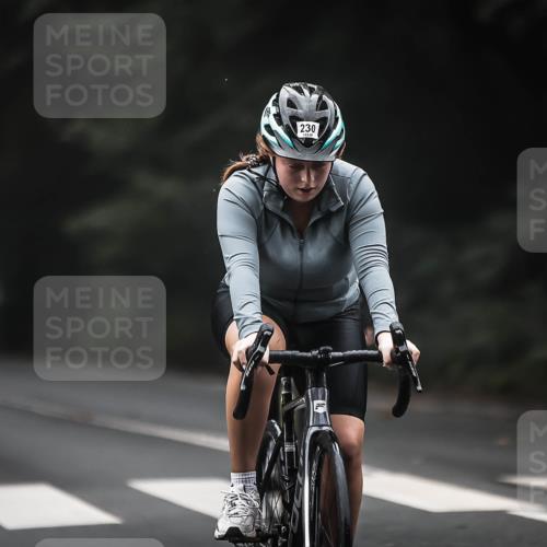 13.09.2026 - Stadtparktriathlon H.Heesch http://msf.ph/oto/10366293 13.09.2026 10:13:43 Radfahren 230, 246, 313, 319 meine-sportfotos.de