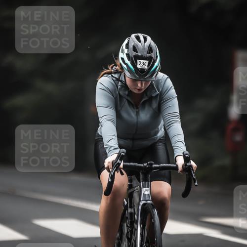 13.09.2026 - Stadtparktriathlon H.Heesch http://msf.ph/oto/10366307 13.09.2026 10:13:43 Radfahren 230, 246, 313, 319 meine-sportfotos.de