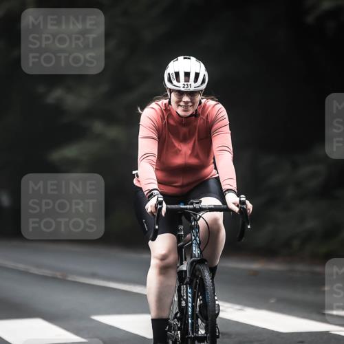 13.09.2026 - Stadtparktriathlon H.Heesch http://msf.ph/oto/10366329 13.09.2026 10:13:57 Radfahren 231, 239, 250 meine-sportfotos.de
