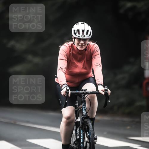 13.09.2026 - Stadtparktriathlon H.Heesch http://msf.ph/oto/10366334 13.09.2026 10:13:57 Radfahren 231, 239, 250 meine-sportfotos.de