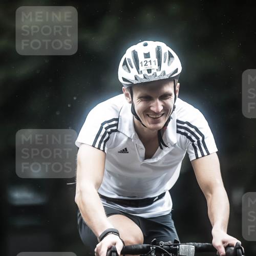 13.09.2026 - Stadtparktriathlon H.Heesch http://msf.ph/oto/10366335 13.09.2026 13:15:05 Radfahren 1210, 1211 meine-sportfotos.de