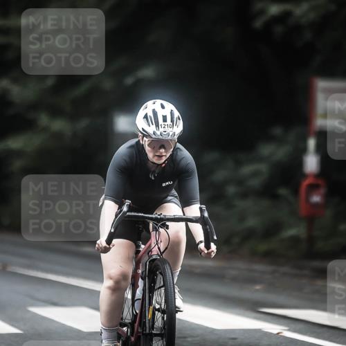 13.09.2026 - Stadtparktriathlon H.Heesch http://msf.ph/oto/10366341 13.09.2026 13:15:11 Radfahren 1210, 1310 meine-sportfotos.de