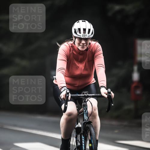 13.09.2026 - Stadtparktriathlon H.Heesch http://msf.ph/oto/10366343 13.09.2026 10:13:58 Radfahren 214, 231, 239, 250 meine-sportfotos.de