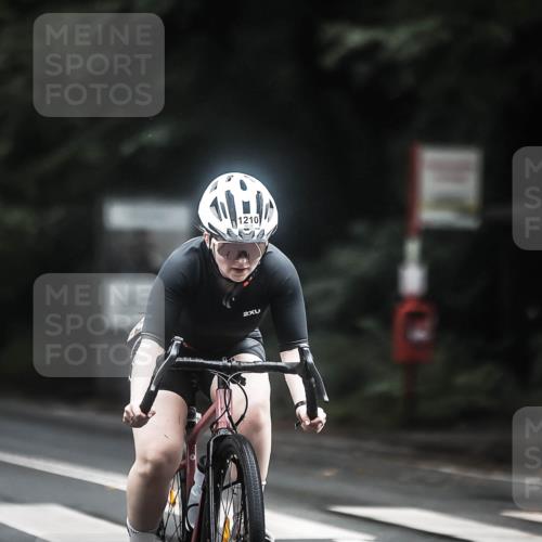 13.09.2026 - Stadtparktriathlon H.Heesch http://msf.ph/oto/10366346 13.09.2026 13:15:11 Radfahren 1210, 1310 meine-sportfotos.de