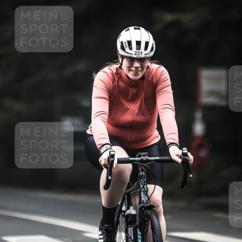 13.09.2026 - Stadtparktriathlon H.Heesch http://msf.ph/oto/10366348 13.09.2026 10:13:58 Radfahren 214, 231, 239, 250 meine-sportfotos.de