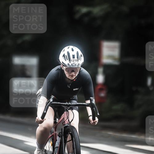 13.09.2026 - Stadtparktriathlon H.Heesch http://msf.ph/oto/10366352 13.09.2026 13:15:11 Radfahren 1210, 1310 meine-sportfotos.de