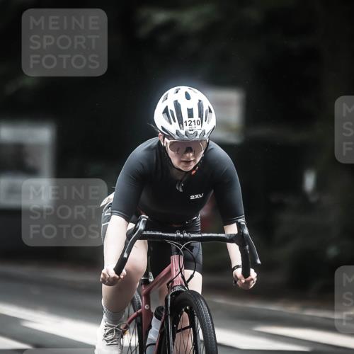13.09.2026 - Stadtparktriathlon H.Heesch http://msf.ph/oto/10366356 13.09.2026 13:15:11 Radfahren 1210, 1310 meine-sportfotos.de