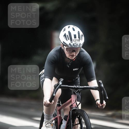 13.09.2026 - Stadtparktriathlon H.Heesch http://msf.ph/oto/10366361 13.09.2026 13:15:11 Radfahren 1210, 1310 meine-sportfotos.de