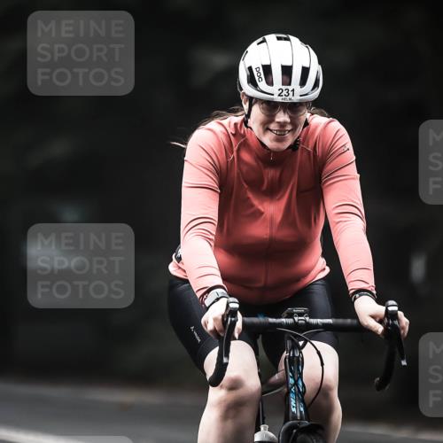 13.09.2026 - Stadtparktriathlon H.Heesch http://msf.ph/oto/10366366 13.09.2026 10:13:58 Radfahren 214, 231, 239, 250 meine-sportfotos.de