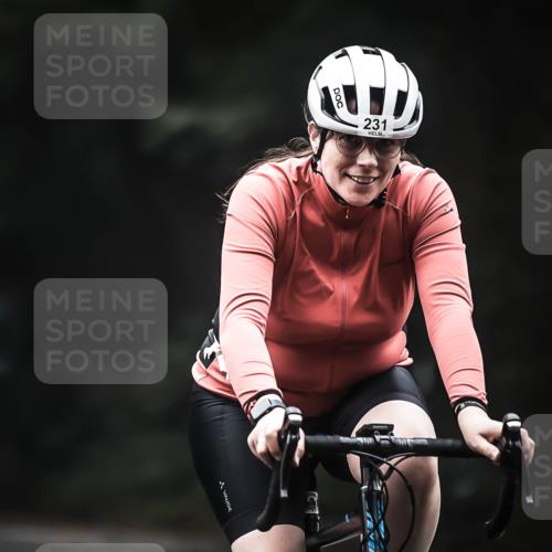 13.09.2026 - Stadtparktriathlon H.Heesch http://msf.ph/oto/10366370 13.09.2026 10:13:58 Radfahren 214, 231, 239, 250 meine-sportfotos.de