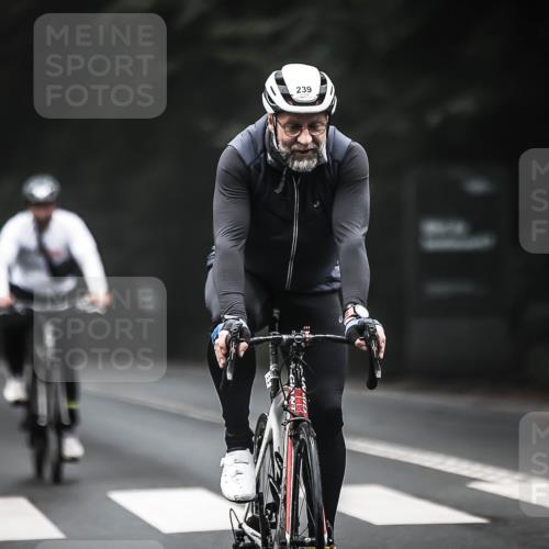 13.09.2026 - Stadtparktriathlon H.Heesch http://msf.ph/oto/10366385 13.09.2026 10:14:01 Radfahren 214, 231, 239, 250 meine-sportfotos.de