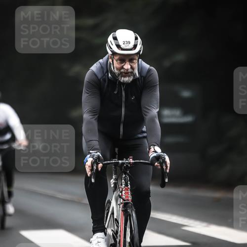 13.09.2026 - Stadtparktriathlon H.Heesch http://msf.ph/oto/10366390 13.09.2026 10:14:01 Radfahren 214, 231, 239, 250 meine-sportfotos.de