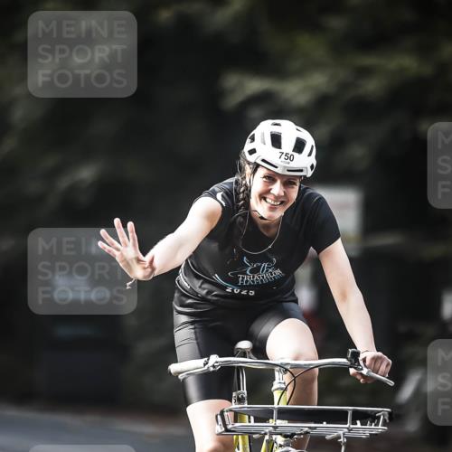 13.09.2026 - Stadtparktriathlon H.Heesch http://msf.ph/oto/10366403 13.09.2026 11:23:22 Radfahren 658, 708, 714, 738, 743, 750, 758, 773, 790, 800 meine-sportfotos.de