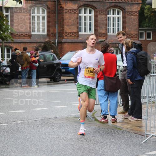 13.09.2026 - Kiel Lauf Markus Tischler http://msf.ph/oto/10366422 13.09.2026 12:11:31 Fleethörn 00, 200, 300, 32, 38, 11809 meine-sportfotos.de