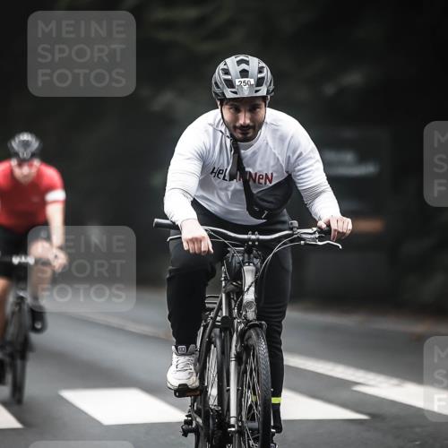 13.09.2026 - Stadtparktriathlon H.Heesch http://msf.ph/oto/10366424 13.09.2026 10:14:03 Radfahren 214, 231, 239, 250 meine-sportfotos.de