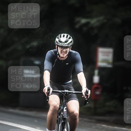 13.09.2026 - Stadtparktriathlon H.Heesch http://msf.ph/oto/10366430 13.09.2026 13:15:18 Radfahren 1304, 1310, 1376, 1381 meine-sportfotos.de