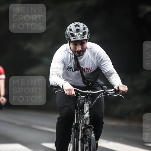 13.09.2026 - Stadtparktriathlon H.Heesch http://msf.ph/oto/10366436 13.09.2026 10:14:03 Radfahren 214, 231, 239, 250 meine-sportfotos.de