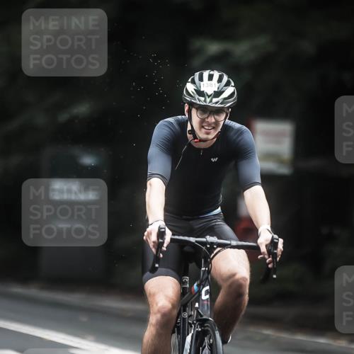13.09.2026 - Stadtparktriathlon H.Heesch http://msf.ph/oto/10366437 13.09.2026 13:15:18 Radfahren 1304, 1310, 1376, 1381 meine-sportfotos.de