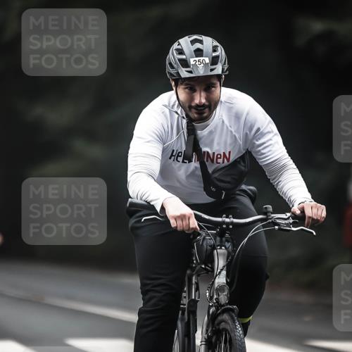 13.09.2026 - Stadtparktriathlon H.Heesch http://msf.ph/oto/10366443 13.09.2026 10:14:04 Radfahren 214, 231, 239, 250 meine-sportfotos.de