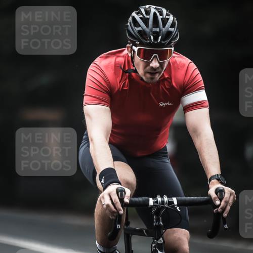 13.09.2026 - Stadtparktriathlon H.Heesch http://msf.ph/oto/10366472 13.09.2026 10:14:05 Radfahren 214, 239, 250 meine-sportfotos.de